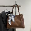 Bolso de gran capacidad de estilo extranjero de alta gama 2025, nuevo bolso de mujer, bolso de hombro de moda para viajeros, bolso de mano popular de primavera y verano