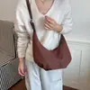 Bolso de hombro de gamuza de alta gama transfronterizo, bolso de axila, estilo retro Melard para mujer, bolso casual en forma de media luna, bolso cruzado versátil