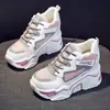 Sapatos de Pai Super Salto Alto Estilo Primavera/Verão Feminino Plataforma com Elevação Interna Sapatos Femininos da Moda Versátil Salto Grosso Confortáveis Sapatos Casuais Esportivos