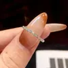 Anel de Moissanita Feminino Prata de Lei S925 Fileira de Diamantes Atmosfera Casual Mais Fácil de Combinar Anel Feminino