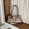 Bolso de gamuza plisado de moda para mujer, nuevo modelo 2026, bolso tote versátil para el hombro, bolso de mano para el trabajo, bolso de axila