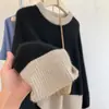 Suéter de Terciopelo de Mapache con Contraste Blanco y Negro para Mujer Otoño e Invierno 2025 de Gama Alta Holgado Perezoso de Punto Grueso
