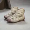 Jiezhou Colección Otoño 2026: Estilo Artístico de Nicho, Artesanía Plisada, Zapatos Retro para Mujer con Diseño Abierto en la Punta, Hechos de Cuero de Vacuno de Flor Entera