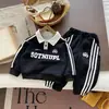 Conjunto de ropa de otoño para niños 2026 nuevo estilo ropa de moda de primavera y otoño para niños conjunto de dos piezas de sudadera con solapa para bebé niño