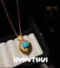 Artesanato Antigo em Ouro, Colar com Pedra Gema Borboleta Esculpido à Mão e Incrustado, Novo Estilo Chinês Flor da Fortuna Rotativa Corrente de Clavícula com Diamante Brilhante