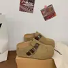 Outono de 2026 Novos Sapatos Birkenstock Foscos Retrô Femininos de Bico Fechado com Solado Macio e Parte Traseira Semi-Aberta Slip-ons com Fivela de Couro Chinelos Preguiçosos