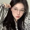 Gafas Pequeñas Ovaladas Estilo Ojo de Gato Lisas de Metal Plateado Retro para Caras Pequeñas, Estilo Coreano, Adecuadas para Miopía Alta, Elegantes para Mujeres