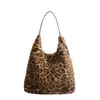 Bolso Transfronterizo para Mujer Bolso Tote de Felpa Estampado de Leopardo Bolso de Hombro Retro de Gran Capacidad para Mujer Bolsito de Axila Estilo Perezoso Heng Geng para Mujer