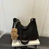 Bolsa Transversal de Grande Capacidade de Luxo para o Verão para Mulheres 2026 Nova de Nicho Cor de Café de Ombro Único Formato de Bolinho