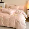 Juego de Cama de Terciopelo de Leche Clase A de Cuatro Piezas Engrosado Tallado Invierno Pelo de Conejo de Alta Gama Ropa de Cama Cálida Grado Materno e Infantil