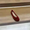 Sapatilhas Mary Jane retrô slip-on de camurça para primavera e outono 2026, mocassins baixos de bico redondo, novo estilo