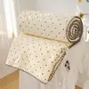 Colcha Fresca de Verão Bordada com Conchas Algodão Lavado Fio Dupla Camada Colcha de Verão Conjunto de Quatro Peças Fina Desenho Animado Lavável à Máquina Lavável Colcha de Presente