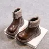 Botas Martin Versátiles Estilo Británico para Niñas 2026 Nuevas Botas Cortas Infantiles Otoño e Invierno Elegantes con Felpa Doble Capa de Algodón Botas Pequeñas de Cuero