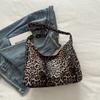 Bolso de Axila Leopardo de Alta Gama para Mujer 2024 Nuevo Bolso de Hombro de Moda Retro Europeo y Americano Diseño Nicho Bolso Cruzado