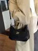 Bolsas Retro Transfronterizas de Moda para Mujer 2026 Nuevo Estilo Invernal Elegante Bolso Cruzado para el Trabajo Casual Versátil Bolso de Hombro Moderno