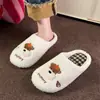 Chinelos de casa de urso de desenho animado com toque macio para mulheres, novos chinelos de algodão felpudo quentes antiderrapantes para ambientes internos para homens, outono e inverno 2026