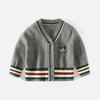 Cárdigan de cuello en V para niños de otoño e invierno, estilo británico, con insignia de oso, abrigo de punto, suéter de uniforme escolar, suéter de manga larga para niños