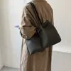 Bolsa de Mano Tote Cachorro 2026 Estilo Nuevo para Ir al Trabajo Tejida Colgante para Mujer Retro Gran Capacidad Otoño Coreana de un Solo Hombro Patrón Japonés