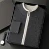 Suéter de cachemira grueso de lujo para hombre, chaqueta de punto casual de negocios con bloques de color y cárdigan de cuello alto
