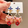 ¡Racimos florales en una disposición dispersa! Aretes de flor con incrustaciones de diamantes y perlas, estilo pastoral francés, diseño único, aretes de nicho para mujer, al por mayor