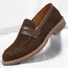 Mocasines de ante de alta gama transfronterizos, nueva moda de otoño, zapatos slip-on elegantes y atractivos para hombre con suelas suaves y antideslizantes y tallas grandes