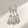 Clipe de Joia Prateado Broche Étnico Grampo de Cabelo com Borla de Meia-Lua Estilo Antigo Acessórios de Decoração para Fotografia de Viagem Feminina Roupas Étnicas Miao