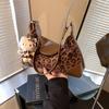 Cross-border Underarm Bag Feminino All-match 2024 Novo Outono e Inverno Leopard Frosted Shoulder Crossbody Bag Commuter Dumpling Bag