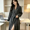 Pijama espesso e comprido de inverno, xadrez de abacaxi novo produto outono e inverno, roupão de flanela de pelúcia dupla face de inverno para mulheres inverno