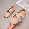 Sapatos Infantis Estilo Étnico Novos para Primavera, Verão e Outono, Sapatos de Couro da Moda para Meninas, Sapatos Infantis de Cor Sólida, Sapatos de Dança