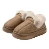 Sapatos de Algodão com Salto Coberto de Pelúcia Espessa Femininos Solado Grosso Antiderrapante Chinelos de Algodão Uso Doméstico de Inverno Uso Externo Chinelos de Algodão Quentes Masculinos Inverno Atacado
