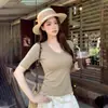 Elegante Camiseta Modal de Manga Média para Mulheres para o Dia a Dia, Verão Slim Fit, Emagrecedora, Ombro Reto, Gola V Preta, Top Feminino