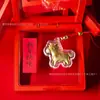 Llavero de Oro Puro 999 Año Nuevo 2026 Atrae Riqueza Colgante para Teléfono Colgante para Bolsa Regalo de Negocios de Año Nuevo