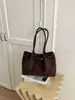Bolsa Tote de Camurça Retrô Feminina de Ombro Novo Estilo Outono/Inverno 2026 Grande Capacidade Versátil para Trabalho Deslocamento Bolsa de Ombro Único