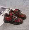 Zapatillas retro de moda para niñas, novedad primavera y otoño 2026, versátiles, elegantes, zapatillas de entrenamiento alemanas, zapatos casuales para niños de suela blanda