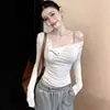Estilo coreano chic top blanco hermoso para chica caliente T-shirt mujer principios de otoño persona petite estilo callejero único de un solo hombro manga larga