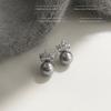 Pendientes de perla gris de lujo ligeros con aguja plateada, elegantes pendientes de corona de circonita retro, pendientes de alta gama de moda para mujer