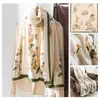 Bufanda Modelo Nuevo 2026 100% Poliéster para Mujer, Bufanda Delgada de Seda para Primavera y Otoño, Bufanda de Moda de Seda Artificial para Mamá en Caja de Regalo de Verano