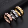 Amazon Supply Anillo de acero de tungsteno Joyería de diamante Superficie de corte Anillo de tungsteno dorado personalizado para hombre Anillo de nicho en stock