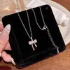 Estilo Doce e Elegante, Exquisito Pingente de Laço com Microincrustação de Diamante, Corrente de Titânio Tendência de Alta Qualidade para Clavícula