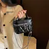 Bolso pequeño para el trabajo, bolso pequeño acolchado con cadena estilo Chanel para mujer, nuevo bolso de hombro y cruzado para ir al trabajo de otoño 2026