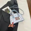 Bolso de mano retro de nicho con forma de concha para mujer, nueva colección primavera 2026, con un elegante diseño de cuadros estampados, adecuado para llevar en el hombro o como bolso cruzado