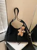 2026 Nova Bolsa de Ombro sob o Braço de Grande Capacidade para o Dia a Dia Bolsa de Ombro Simples Bolsa Tote de Nicho Bolsa Transversal Colorida Sólida da Moda Tendência