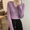 Una generación de otoño e invierno cálido por dentro con camiseta de manga larga con cuello en V en los hombros, camiseta interior, suéter corto ajustado para mujer