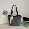 Bolso tote relajado y elegante, nuevo modelo de verano 2026, bolso de hombro casual simple para el trabajo y los desplazamientos