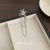 Nova Broche de Tassel de Floco de Neve Design de Nicho Alta Sensação Moda Luxo Leve Elegante Único Broche para Casaco Corta-Vento Feminino