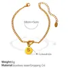 Pulsera Nudosa de Acero Inoxidable Chapado en Oro de 18 Quilates con Colgante de Letra Redondo de Colores Estilo Dulce y Fresco Personalizado Europeo y Americano Joyería para Manos Dopamina