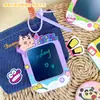 Llavero Colgante Original Crayon Shin-Chan Tablero de Dibujo Graffiti Mediano Tablero de Escritura Colgante para Mochila Escolar Regalo Venta al por Mayor
