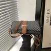 Bolsa de mão estampada simples e retrô, uma bolsa de ombro estilosa e casual para mulheres, uma bolsa transversal chique e uma pequena bolsa tote quadrada