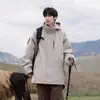 Chaqueta Conjunto de Dos Piezas para Hombre Estilo Montaña Marca de Moda Exterior Tres en Uno Pareja Funcional Cortavientos Delgada Ropa Cortavientos e Impermeable para Hombre