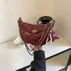 Bolso estilo Chanel de estrella y luna para mujer, nuevo modelo 2026, bolso de axila de nicho de lujo ligero, bolso de cadena acolchado, bolso de mano y bolso cruzado